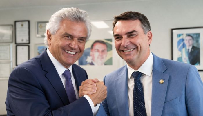 Caiado decide apoiar Flávio Bolsonaro no segundo turno da eleição presidencial