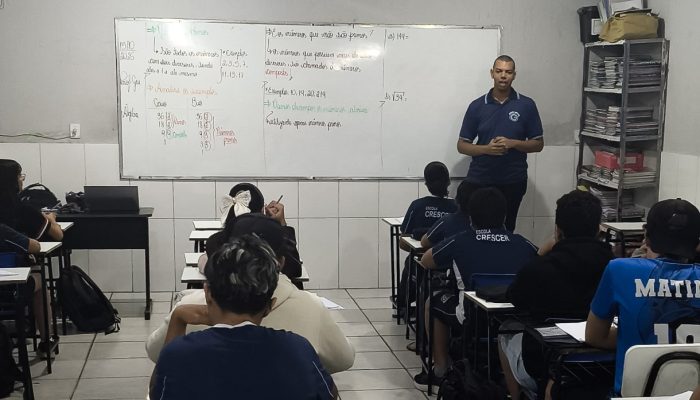 Guilherme-Almeida-em-sala-de-Aula